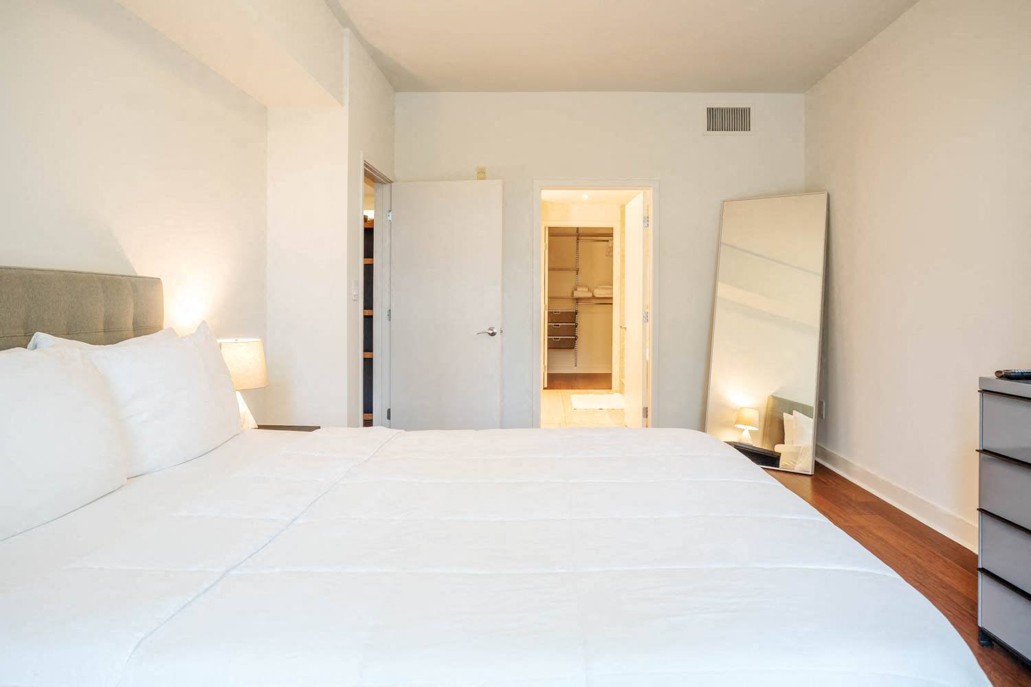 Wilshire-Margot-furnished-two-bedroom